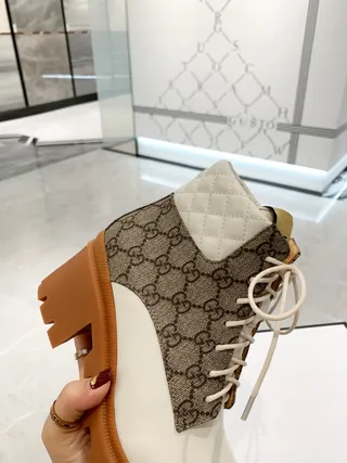 Gucci Rhyton GG Monogram কুইল্টেড হিল এনকেল বুটস 6