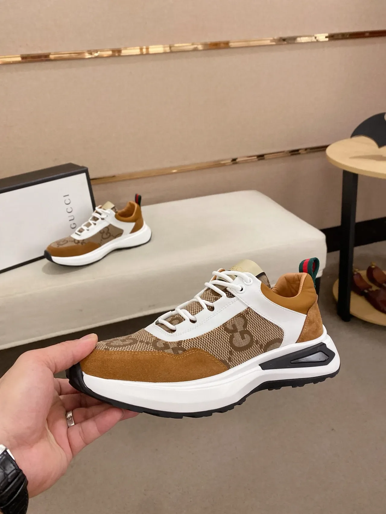 Gucci Rhyton marron et blanc GG Monogram sneakers lifestyle 3
