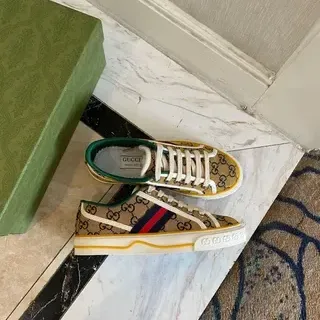 Gucci Screener Beige GG Monogram Web Stripe zapatillas lifestyle