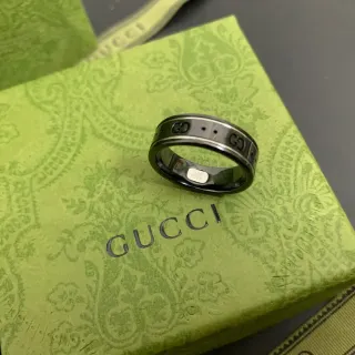 Gucci Screener काला हरा सिरेमिक स्टाइल बैंड interlocking G मोटिफ रिंग