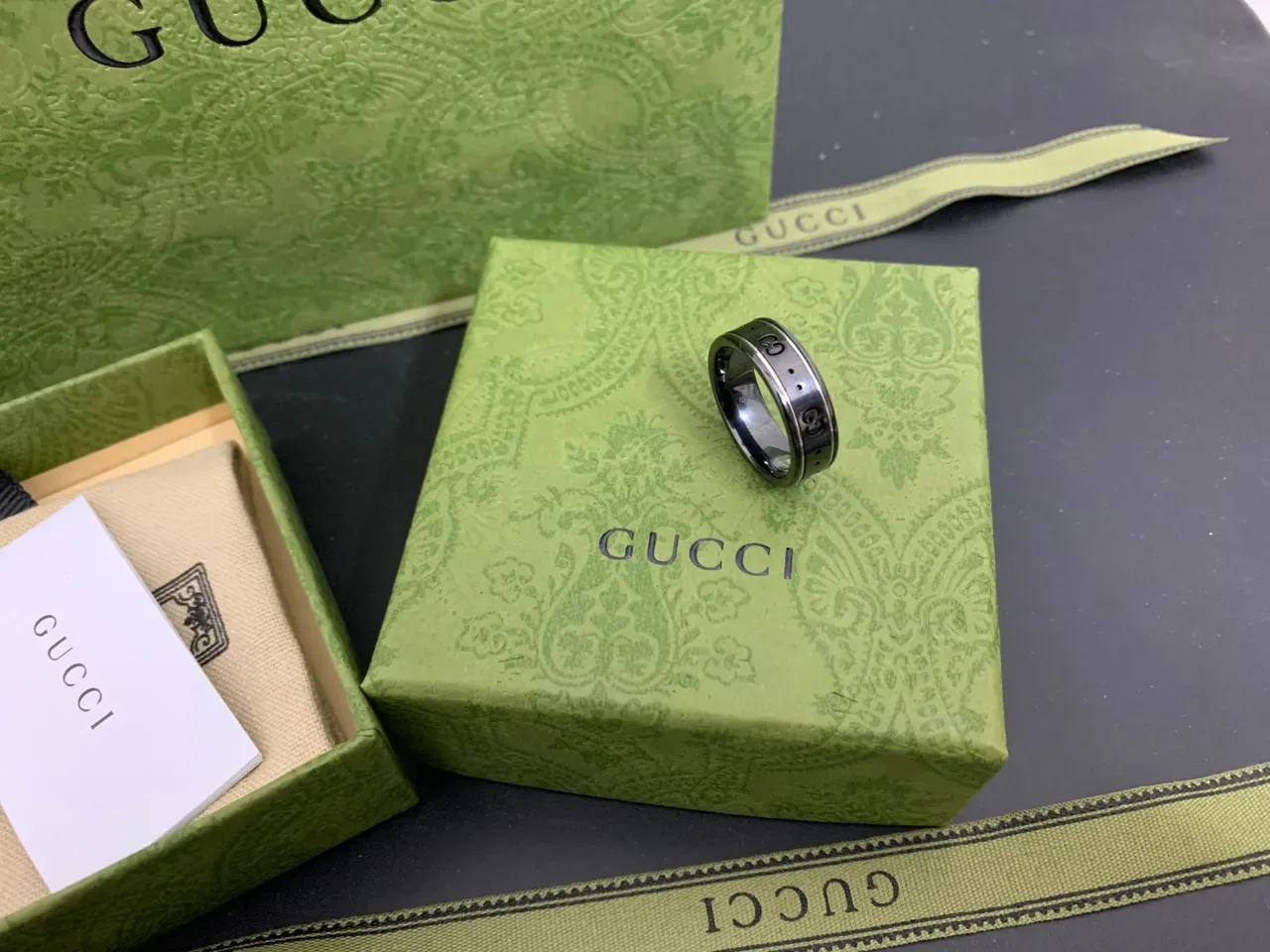 Gucci Screener Black Green Ceramic-Style Band Interlocking G Motif Ring 6