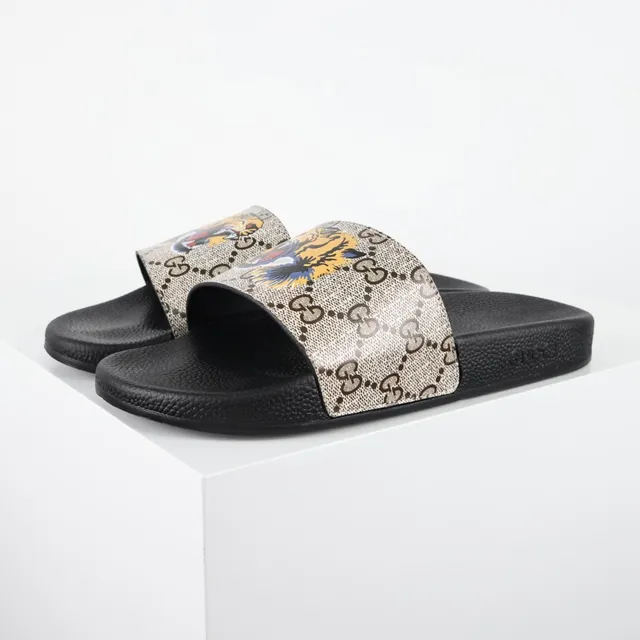 Gucci Screener GG Supreme Tiger Print pantufas 2