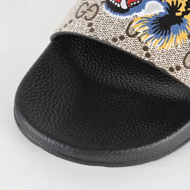 Gucci Screener GG Supreme Tiger Print pantufas 5