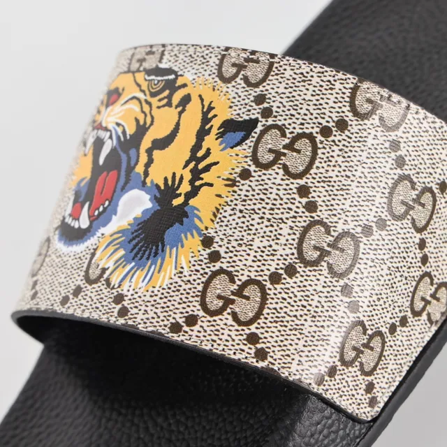 Gucci Screener GG Supreme Tiger Print pantufas 6