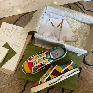 Gucci Screener Multicolor Zapatillas Lifestyle con Tira Blanca Rayada de Lona Superior y Detalle de Tira Web