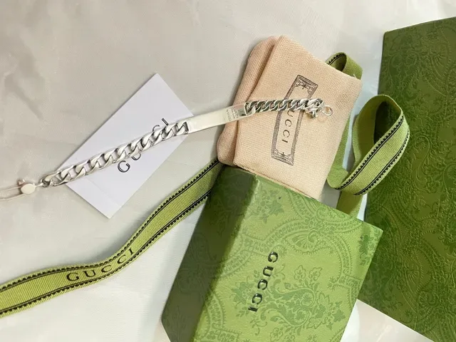 Gucci Screener Silver Beige Chunky Curb Chain Rectangular Logo Plaque Bracelet 5