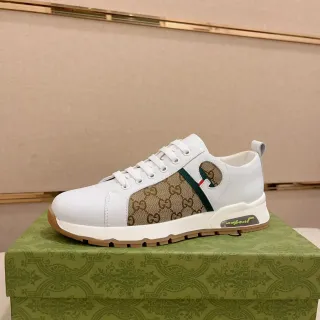 Gucci Screener 白色和米色 GG 帆布生活方式运动鞋