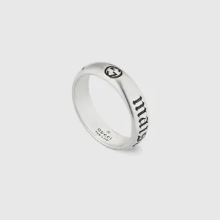 خاتم Gucci Script Interlocking G منقوش بلون فضي