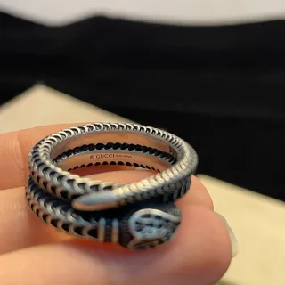 Gucci 银黑蟒蛇盘绕纹理鳞片图案戒指