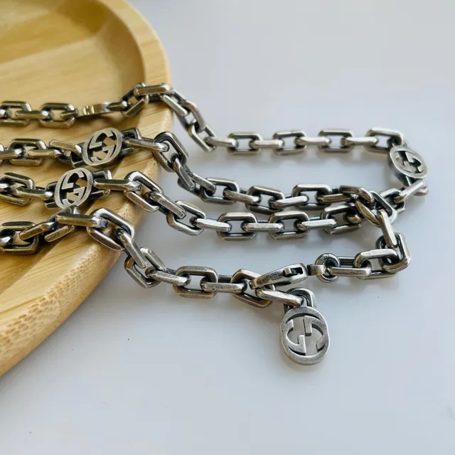 Gucci Silver Chunky Curb-Link Chain Interlocking Double-G Medallions Necklace 2