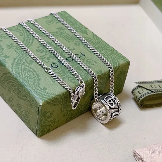 Gucci Silver Curb Chain Cylindrical Pendant Necklace 3