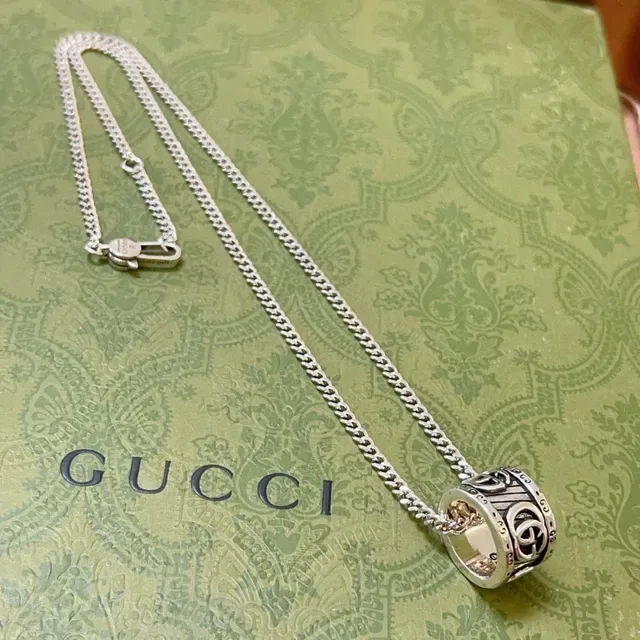 Gucci Silver Curb Chain Cylindrical Pendant Necklace 4