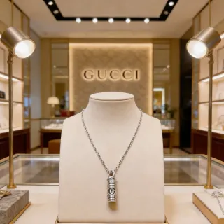 Gucci চাঁদি সিলিন্ড্রিক্যাল পেন্ডেন্ট Interlocking G Logo নেকলেস