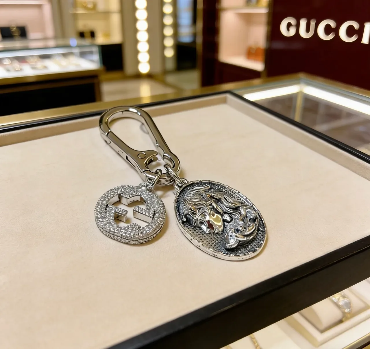 Gucci Silver Sculpted Lion Medallion Pavé Crystal-Encrusted Interlocking G Bracelet 6