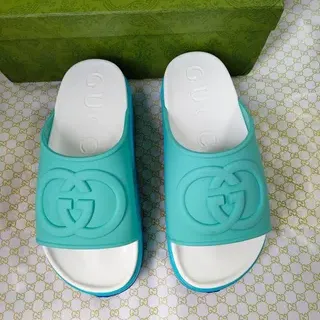 Gucci Slide Sandalias Turquesa y Blanca de Goma Moldeada
