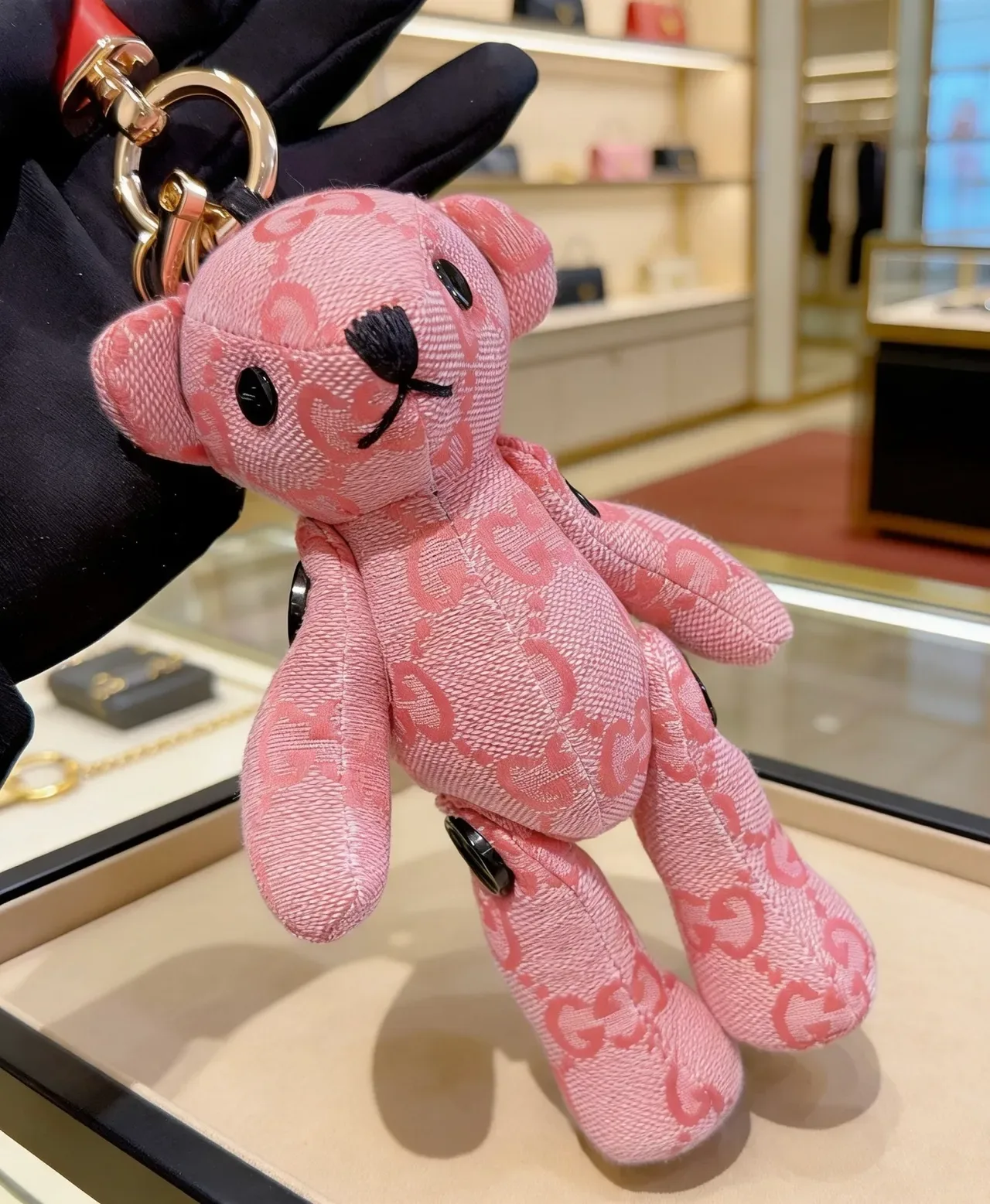 Gucci سلسلة مفاتيح دب تيدي وردي أسود مخمل GG مونوغرام قماش جاكار حقيبة يد 6