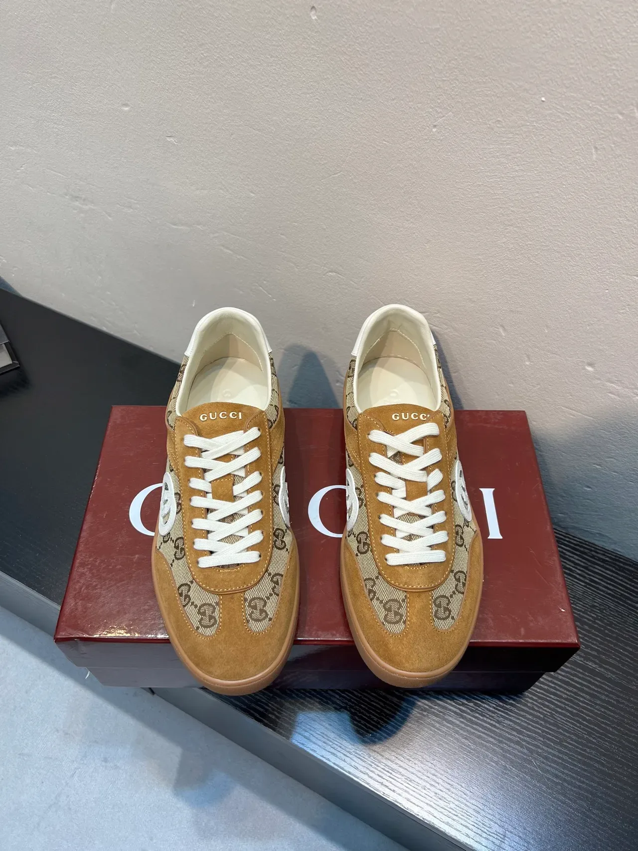 Gucci Tennis 1977 Beige et Tan GG Monogram Sneakers Lifestyle 2