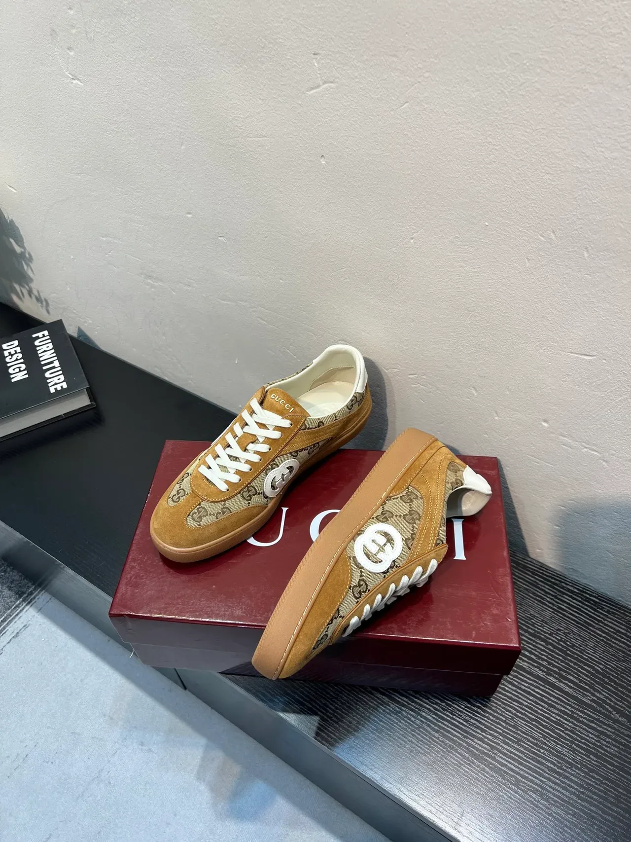Gucci Tennis 1977 Beige et Tan GG Monogram Sneakers Lifestyle 4