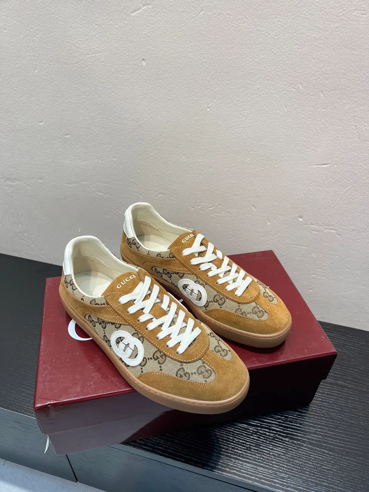 Gucci Tennis 1977 Beige et Tan GG Monogram Sneakers Lifestyle 5