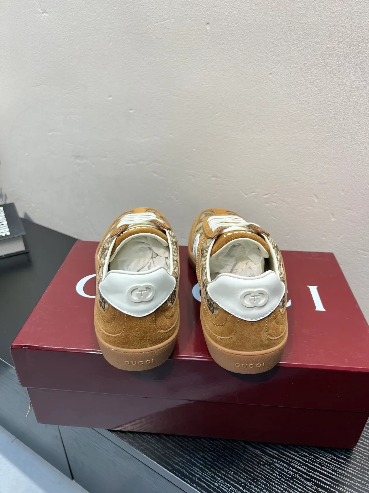 Gucci Tennis 1977 Beige et Tan GG Monogram Sneakers Lifestyle 6