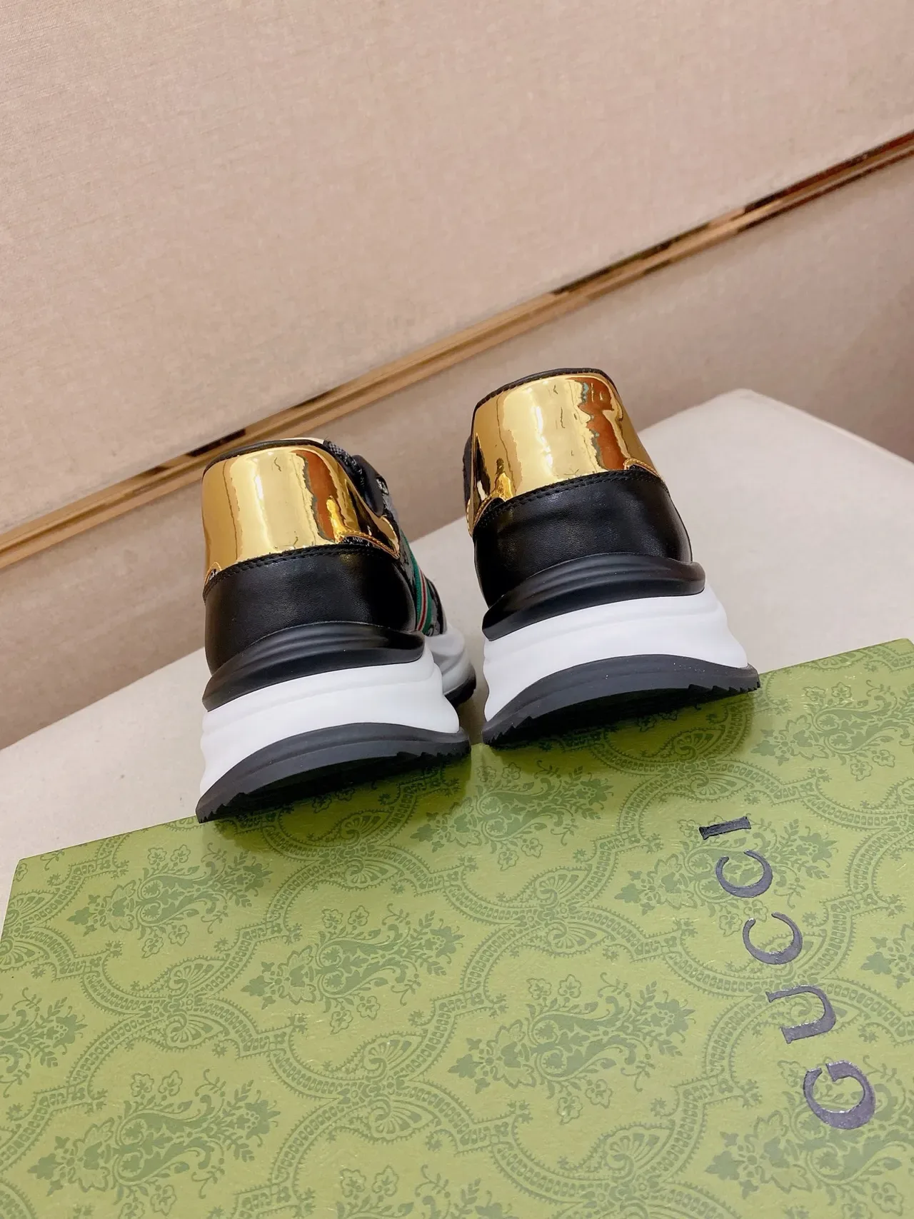 Gucci Tennis 1977 काली GG Monogram Web Stripe जीवनशैली स्नीकर 7