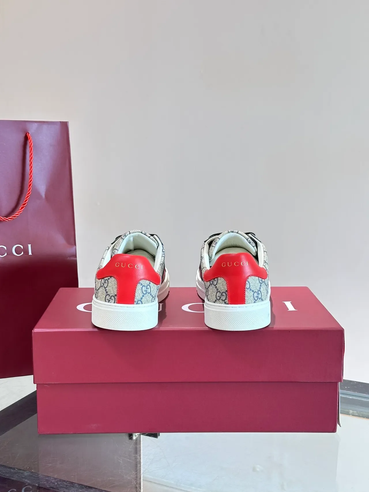 Gucci Tennis 1977 GG Supreme bege vermelho marinho tênis lifestyle 3