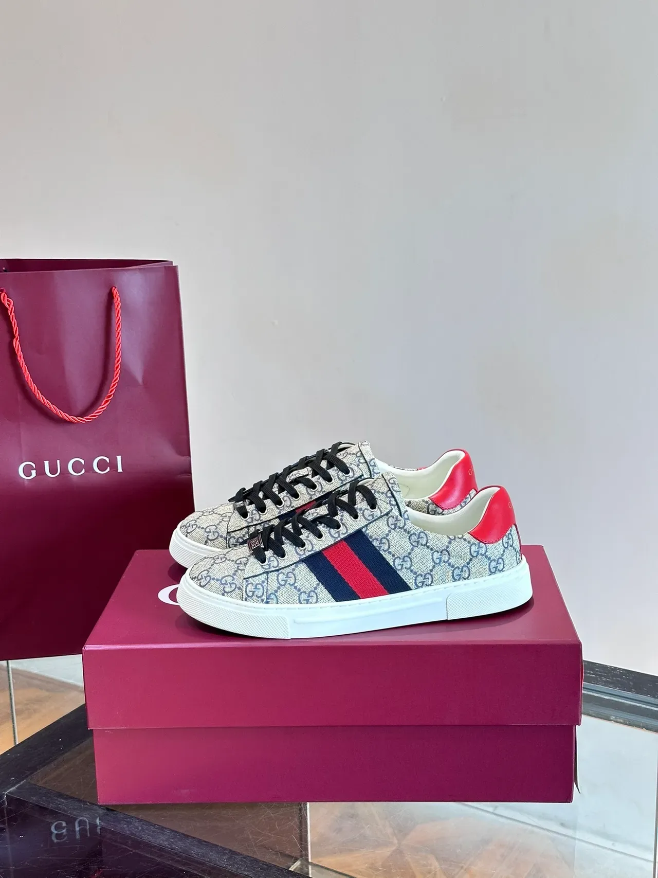 Gucci Tennis 1977 GG Supreme bege vermelho marinho tênis lifestyle 5