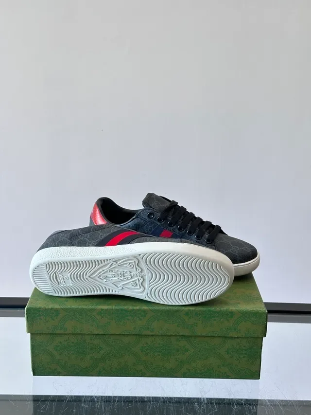 Gucci Tennis 1977 حذاء رياضي أسلوب حياة رمادي مونوغرام ويب سترايب 2