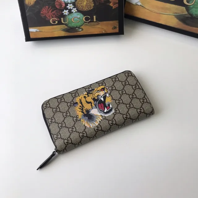 Gucci محفظة طويلة بتطريز النمر GG Supreme 8