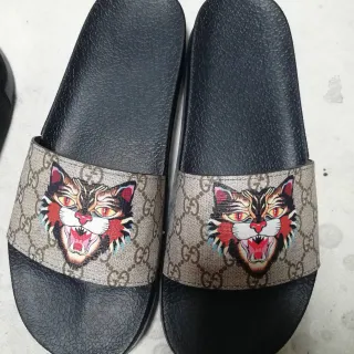 Gucci Tiger Slide 黑色和米色 GG Supreme 拖鞋