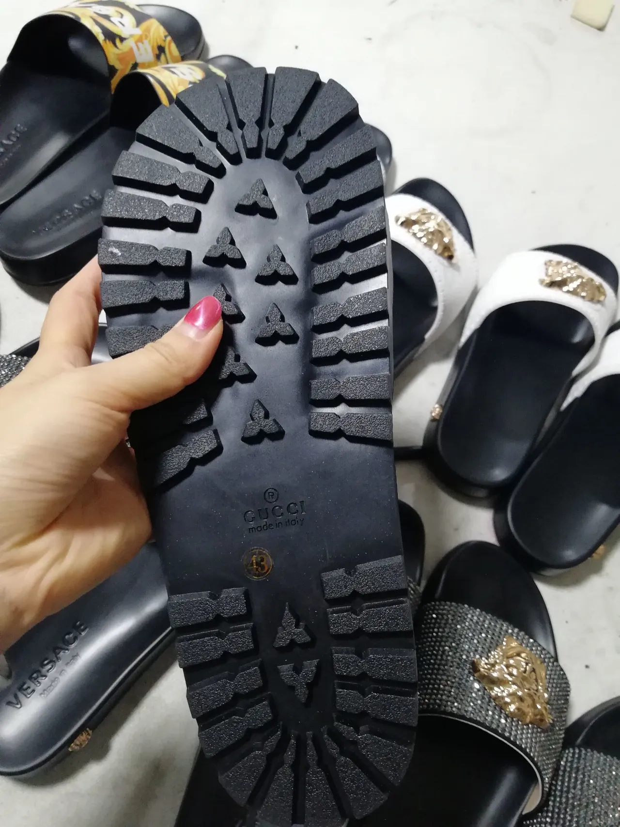 Gucci Tiger Slide 黑色和米色 GG Supreme 拖鞋 5