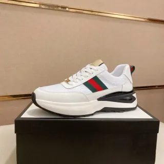 Gucci Blancos y Negros Monogramados de Cuero con Rayas Web y Acento Zapatillas Lifestyle