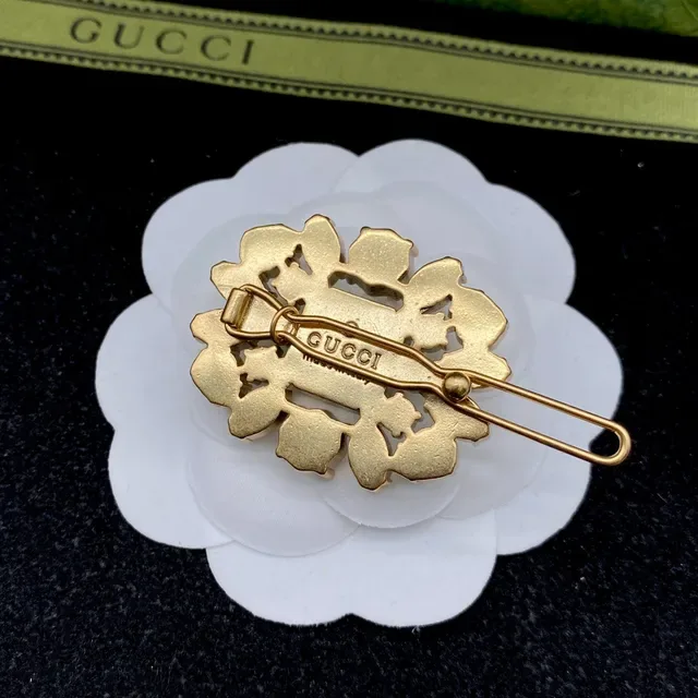 Gucci 白绿山茶花形水晶镶嵌胸针 5