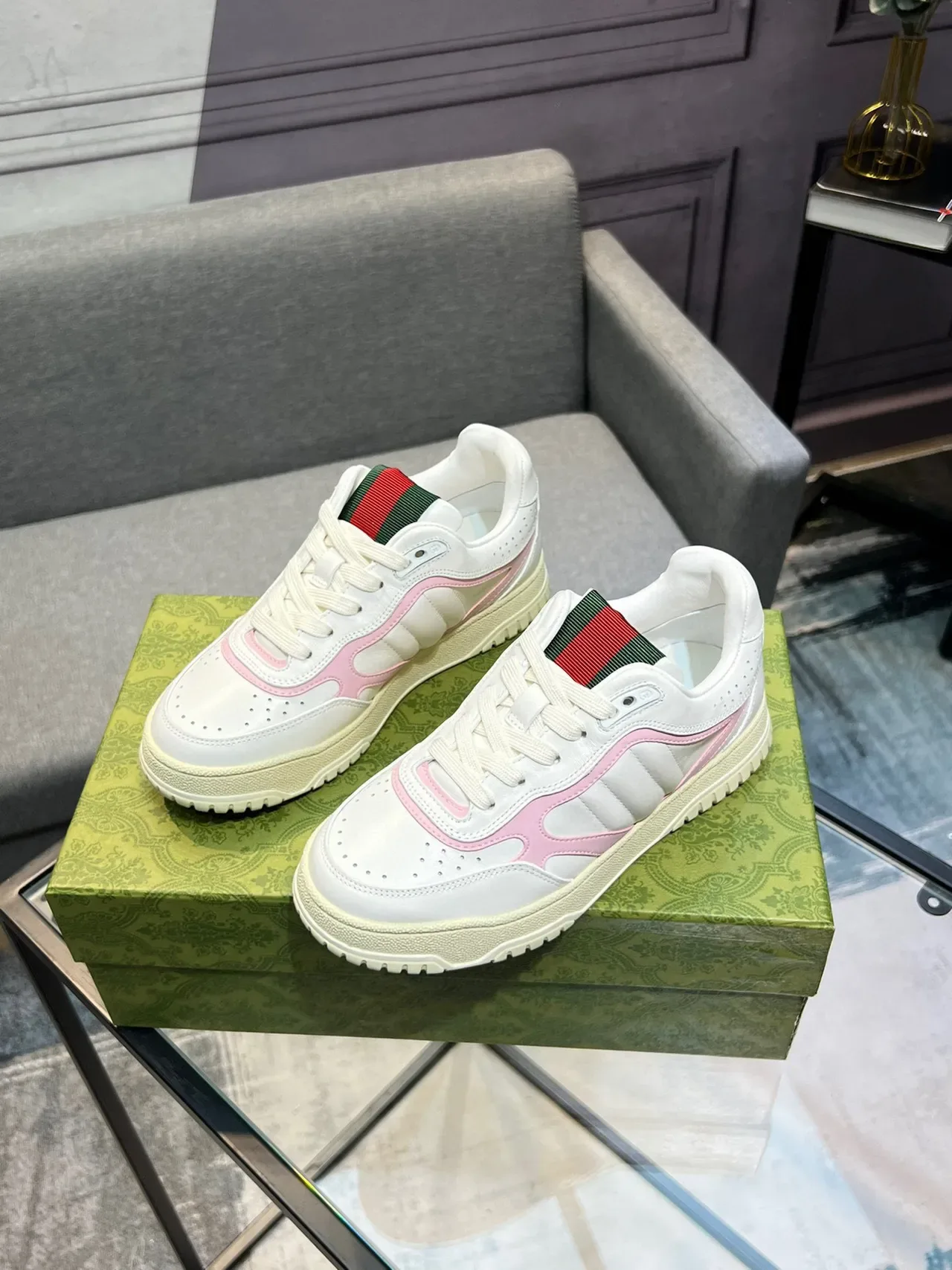 Gucci 白粉低帮镂空脚趾生活运动鞋 2