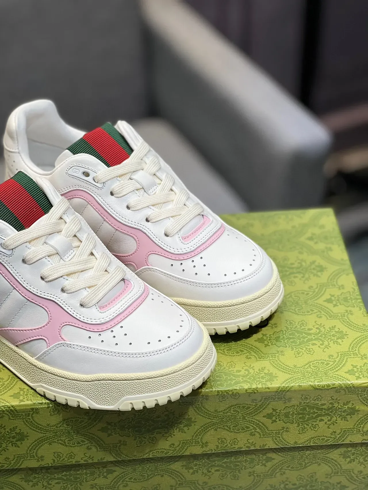 Gucci 白粉低帮镂空脚趾生活运动鞋 4