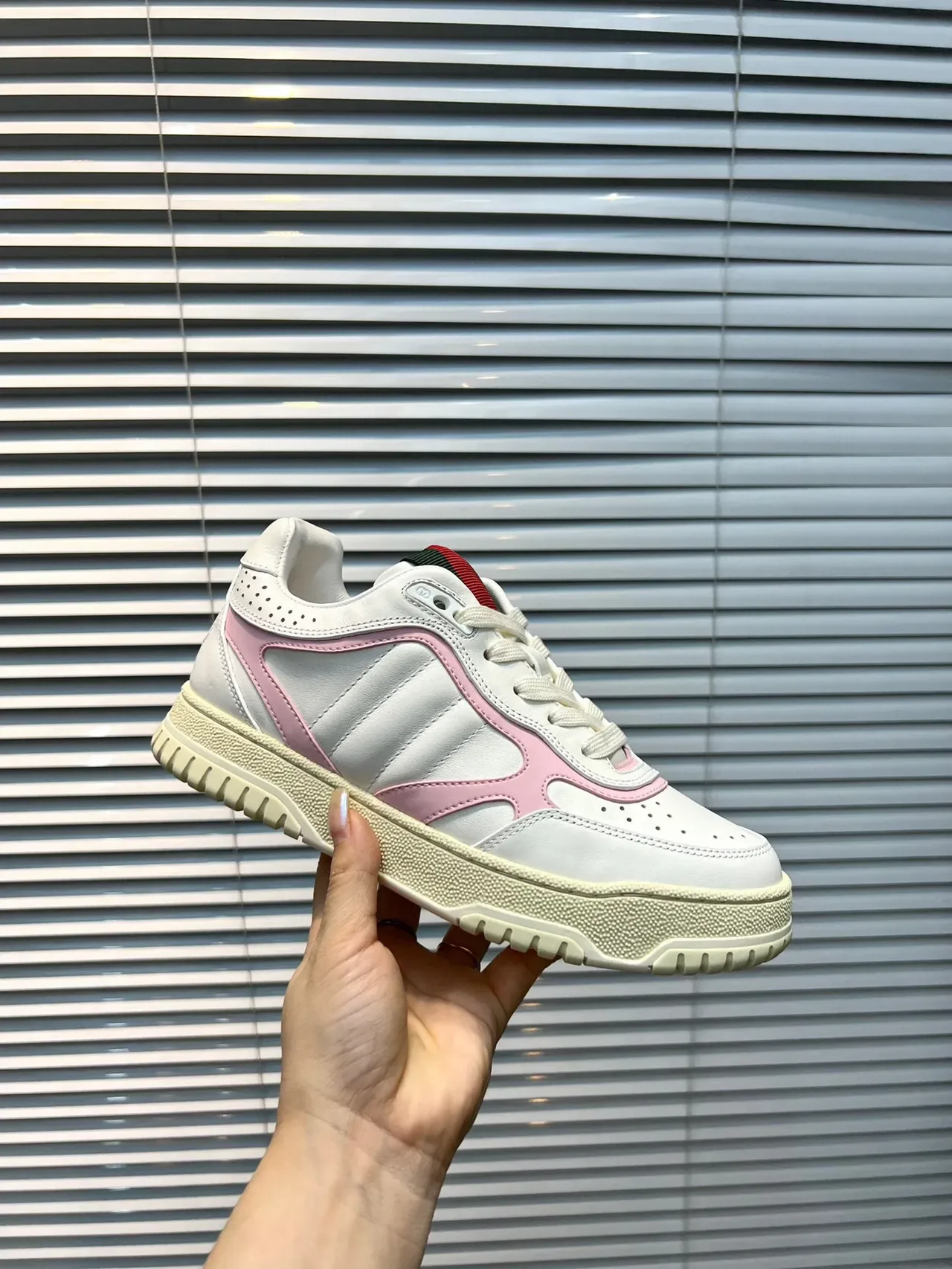 Gucci 白粉低帮镂空脚趾生活运动鞋 7