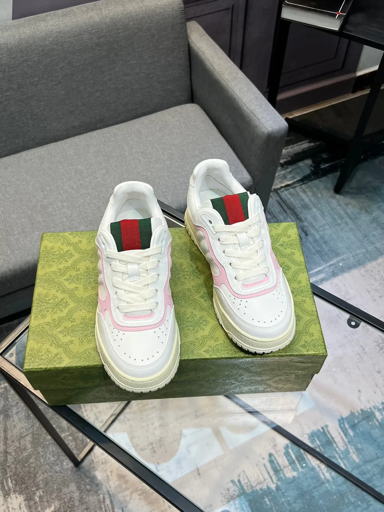 Gucci 白粉低帮镂空脚趾生活运动鞋 8