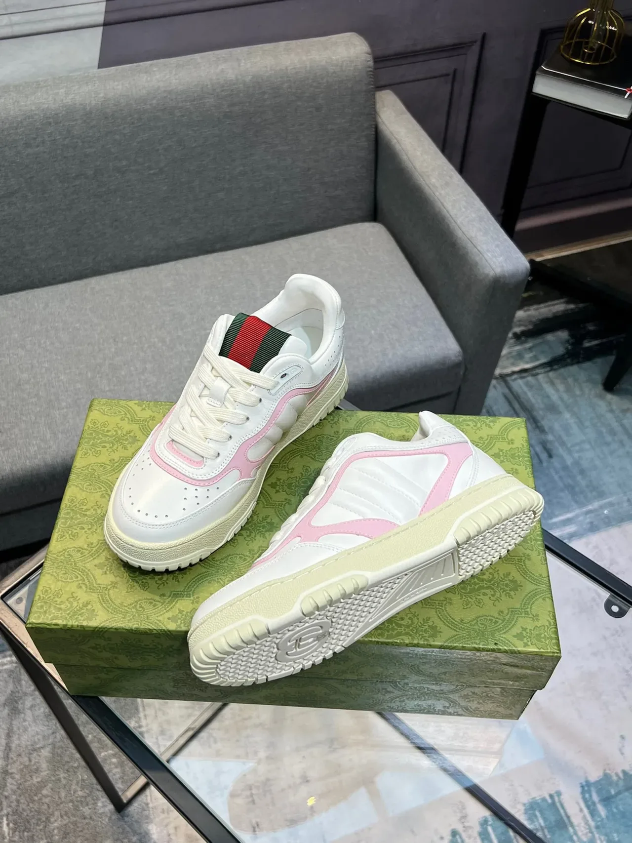 Gucci 白粉低帮镂空脚趾生活运动鞋 9