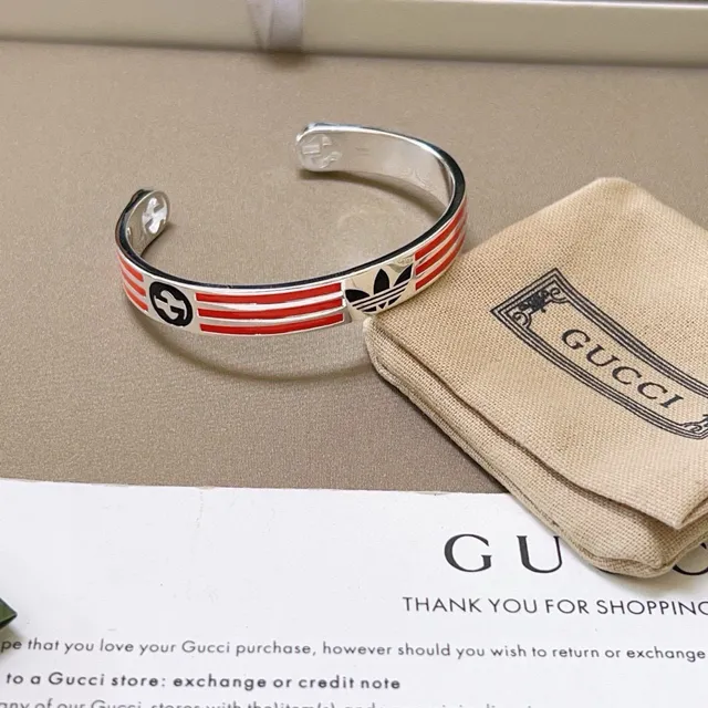 Gucci x Adidas Pulseira de pulso aberto com listra de esmalte e duplo logotipo 3