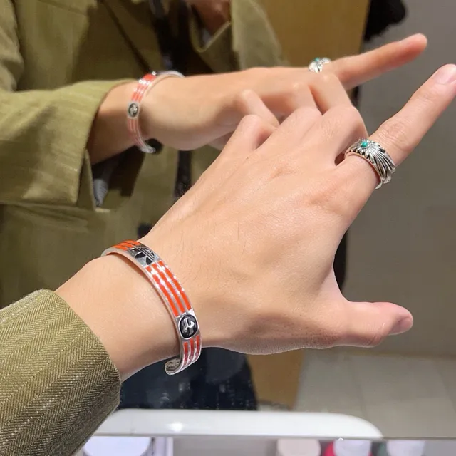 Gucci x Adidas Pulseira de pulso aberto com listra de esmalte e duplo logotipo 8
