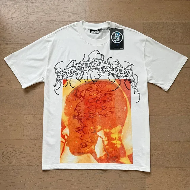 Camiseta Hellstar com estampa gráfica de ilustração anatômica frente e verso 3
