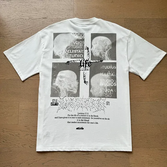 Camiseta Hellstar com estampa gráfica de ilustração anatômica frente e verso 4