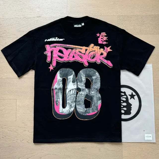 Camiseta Hellstar blanca y rosa corte oversized con estampado gráfico delantero y trasero 18