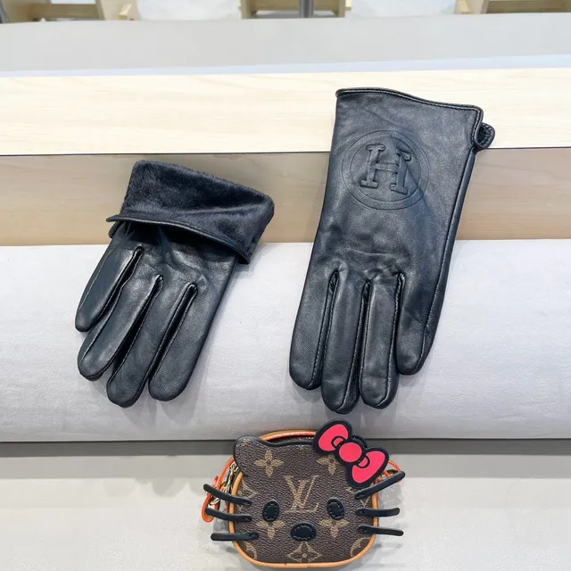Hermès Black Embossed Logo Smooth Leather Gloves 7