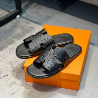 Hermès 黑色 H 形带 鸵鸟纹皮革拖鞋