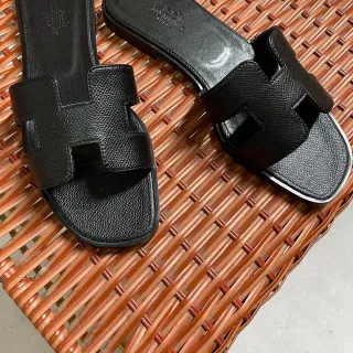 Hermès Preto Tirante em Forma de H Couro Texturizado Chinelos