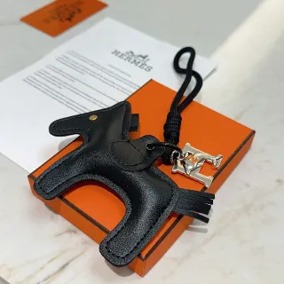 Hermès काले चांदी के घोड़े के सिर के सिल्हूट वाले बनावट वाले चमड़े का बैग