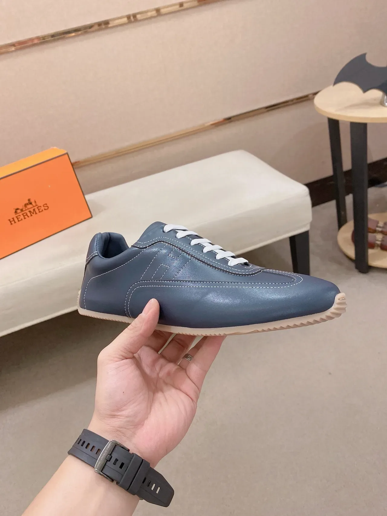 Hermès 蓝白皮革鞋面 缝制 H 标志 生活方式运动鞋 4