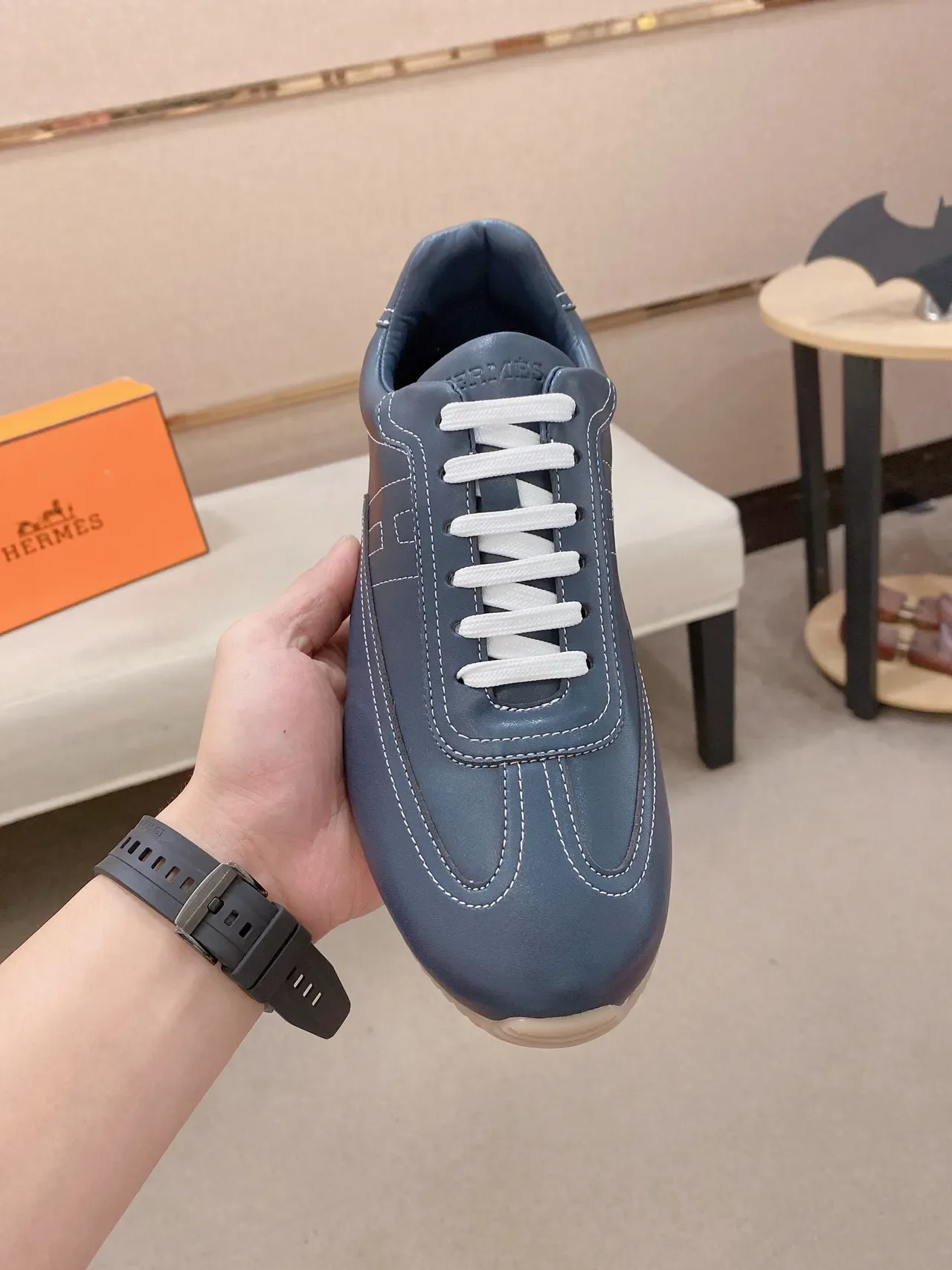 Hermès 蓝白皮革鞋面 缝制 H 标志 生活方式运动鞋 5