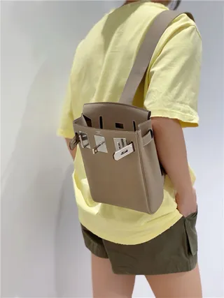 Hermès ब्राउन सिल्वर पेबल्ड लेदर फ्लैप-टॉप क্লोजर टोট ब্যाग 12
